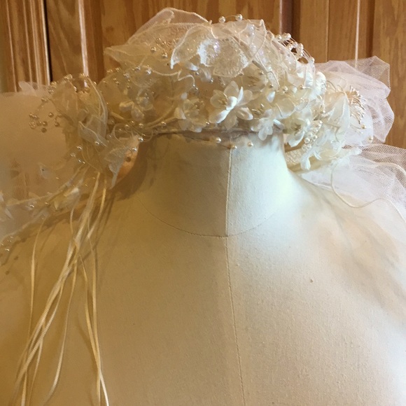 Candlelight Tulle Dual Layer Fingertip Length Wedding Veil - Picture 3 of 8